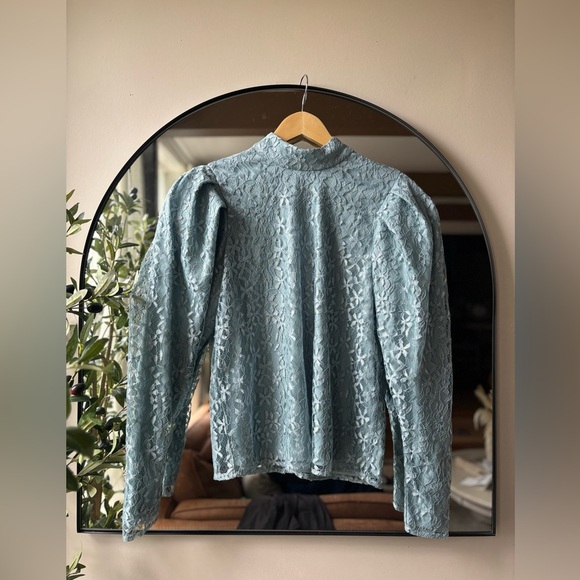 WAYF | NWT Elan lace mock neck lace sleeve blouse | size small - Picture 2 of 6